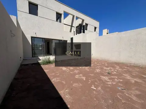 Casa 3 ambientes con 2 baños