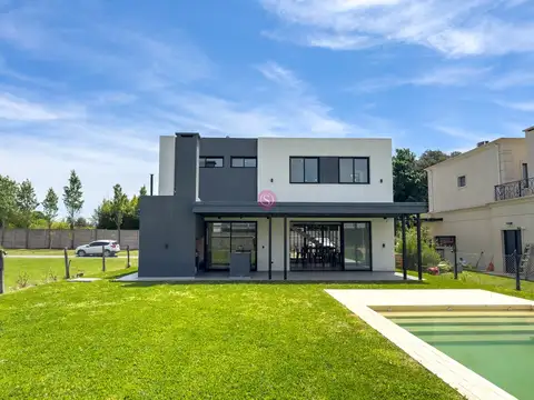 Lagoon Pilar 100