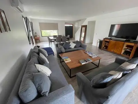 Casa 5 ambientes con 5 baños