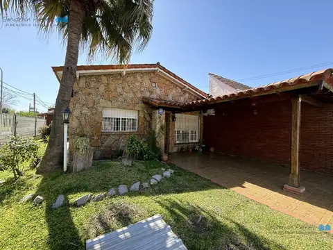 Venta Casa de 4 Ambientes en Villa Luzuriaga Apto Credito
