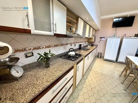 Casa en Venta con 3 cocheras