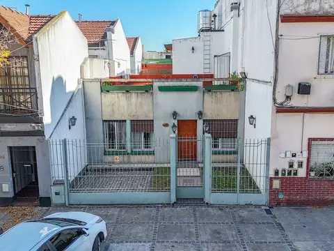 VENTA CASA 4 AMBIENTES - DEVOTO - PILETA QUINCHO