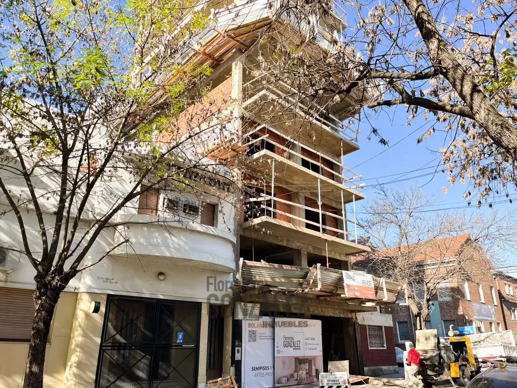 Semipisos de 1 Amb y 2 Amb en ultimo piso en Floresta