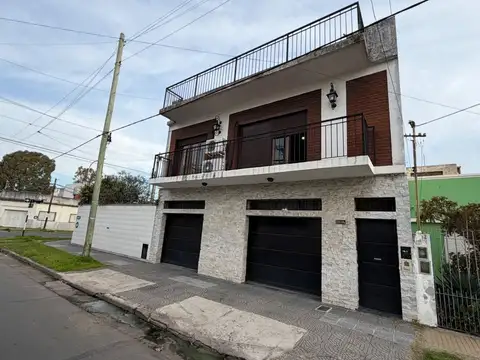 Venta casa de 3 ambientes con cochera y quincho en Wilde
