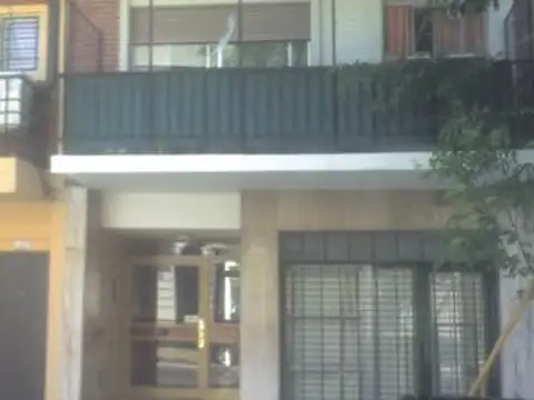 DEPARTAMENTO DE 2 AMB A METROS DE AV CARABOBO Y DIRECTORIO SUBTE Y MEDIOS DE TRANSPORTE