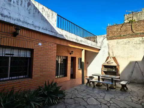 Depto Tipo Casa en Alquiler de 3 ambientes