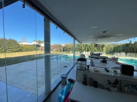 Casa 6 ambientes con 8 baños