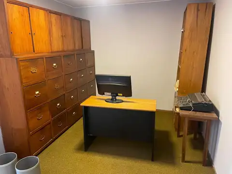 VENTA: Oficina de cuatro ambientes en microcentro de Rosario