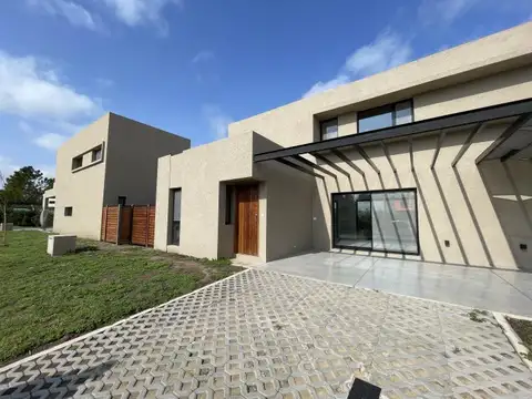 Casa en Venta 2 dormitorios - condominios Don Mateo-Funes