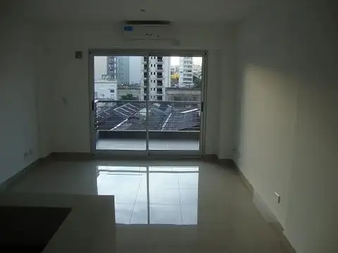 2 AMBIENTES LUMINOSO CON BALCON COCHERA FIJA CUBIERTA