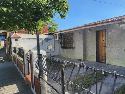 Casa 3 ambientes c/cochera y fondo libre