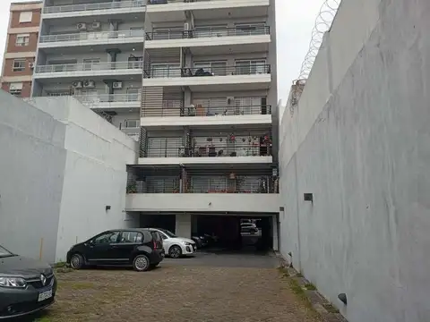 VENTA MONOAMBIENTE C/COCHERA Y BAULERA EN FLORES