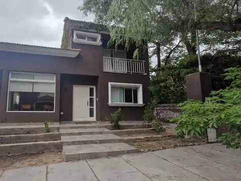 Casa en barrio Dalvvian