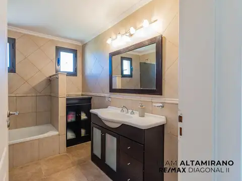 Casa 5 ambientes con 1 baño