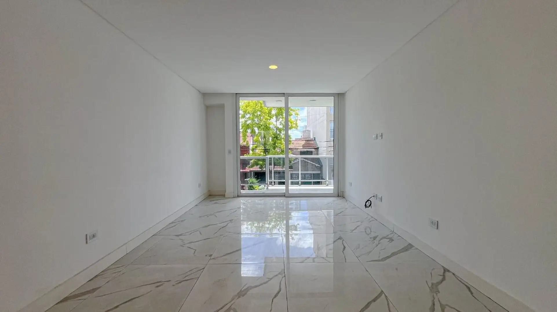 Depto 2 amb, 70m² a estrenar con balcón y cochera — Chauvin