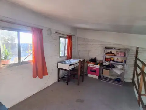 Depto Tipo Casa 4 ambientes con 2 baños
