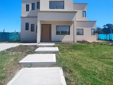 Casa en Venta en Countries y Barrios Cerrados en Pilar, USD 175.000