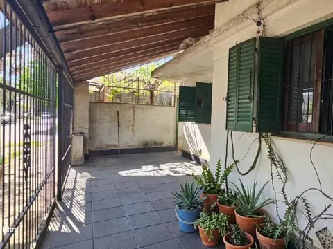 S. MARTIN (LOURDES) CASA PH 3 AMB. C/GGE, TZA, PATIO Y LAVAD