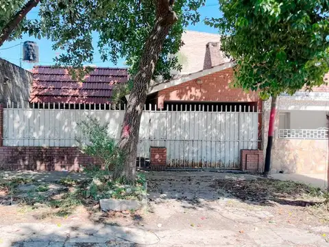 AMPLIA CASA 2 DORMITORIOS A RECICLAR PUEYRREDÓN Y AV. URIBURU