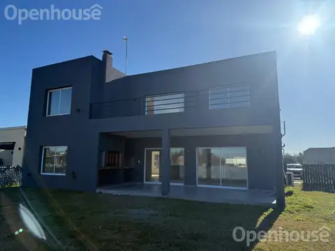 Casa 6 ambientes con 3 baños