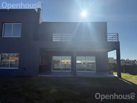 Casa en Venta con 3 cocheras