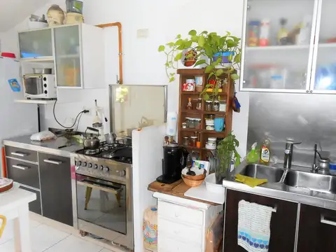 Casa 4 amb. con gran potencial. Jardín y cochera