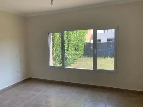 CASA DE CATEGORIA EN VENTA BARRIO LAS ROSAS V.NUEV