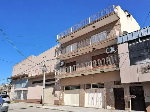 VENTA DEPARTAMENTO EN PH 4 AMB. COCHERA QUILMES E.