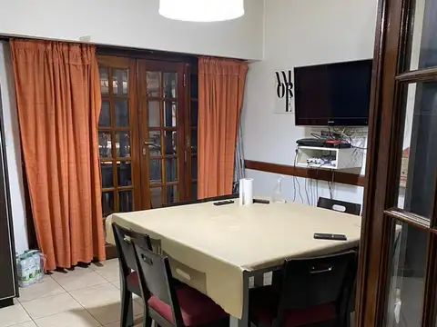 Casa 5 ambientes con 3 baños