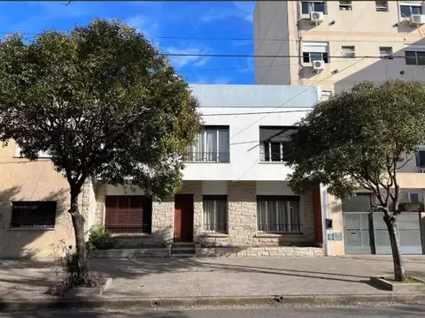 Venta de CASA 3 DORMITORIOS, La Plata