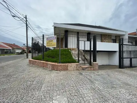 Av Fortunato De La Plaza 1800