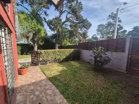 Casa en Alquiler con 2 cocheras