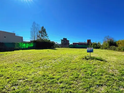 Lote sobre Avenida - Funes Town