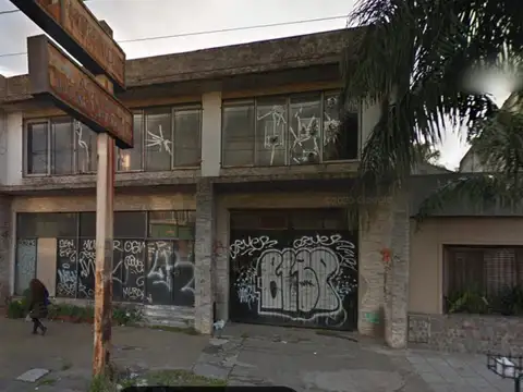 VENTA DE LOCAL CON DEPOSITO EN EXCELENTE UBICACIÓN A UNA CUADRA DE AV DE MAYO.  