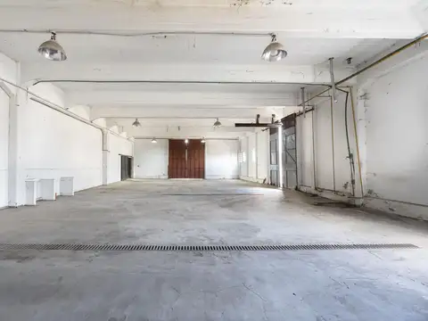 Depósito - Jose León Suarez 264 M2