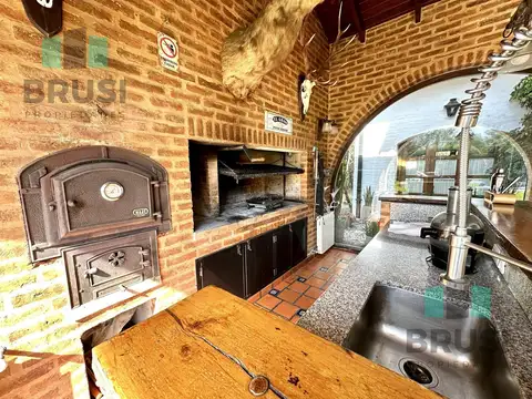 Casa 6 ambientes con 2 baños