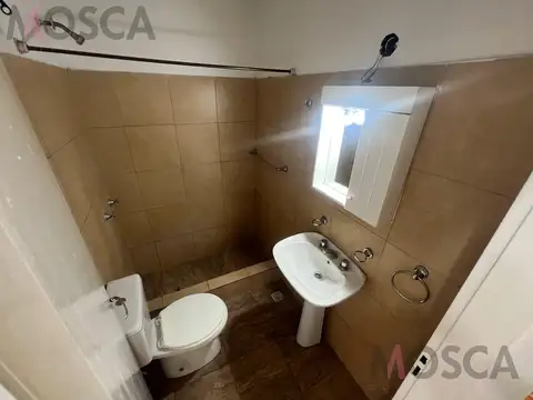 Casa 6 ambientes con 2 baños