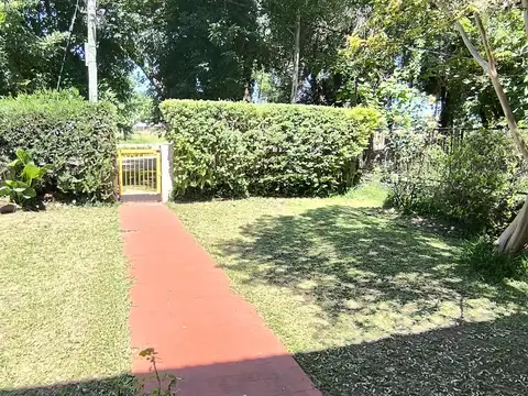 Casa 10 ambientes con 2 baños