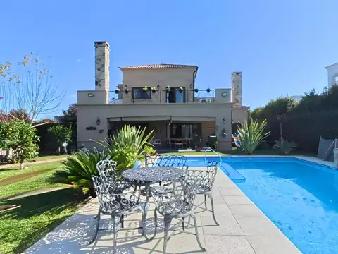Casa 6 ambientes con 2 baños