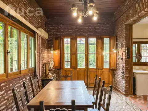 Casa en venta , estilo inglés , con jardín,  en Coghlan