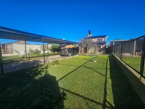 Casa 4 ambientes con 2 baños