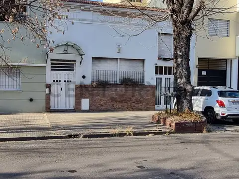 Casa en La Plata para construcción de edificio (UC2)