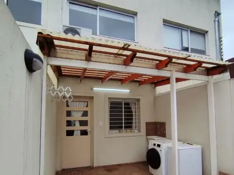 Depto Tipo Casa 3 ambientes con 2 baños