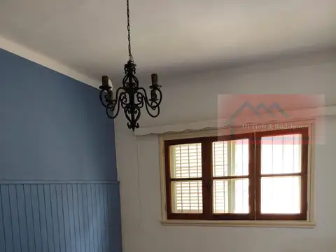 De Los Claveles 2400