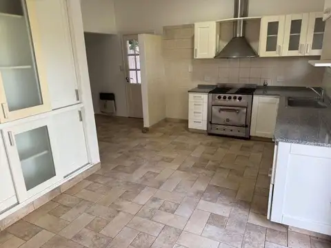 Casa en Venta con 3 cocheras