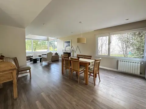 Casa 5 ambientes con 4 baños