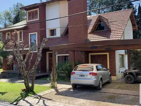 Casa en venta - 4 Dormitorios 5 Baños - Loma Verde