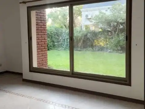 Casa 10 ambientes con 4 baños