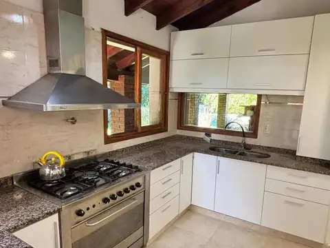Casa en venta - 4 Dormitorios 5 Baños - Loma Verde