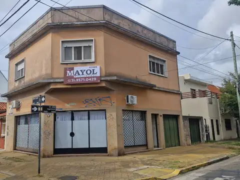 CASA EN VENTA EN PRIMER PISO CON LOCAL EN PLANTA BAJA